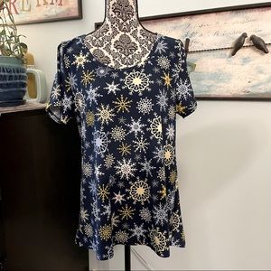 L Lularoe Classic Tee
